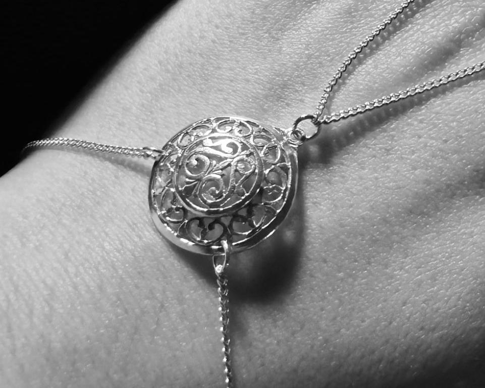 Large ornament hand chain