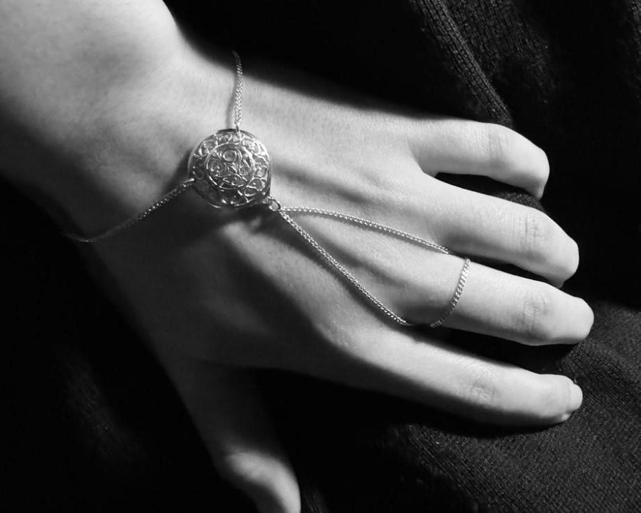 Large ornament hand chain