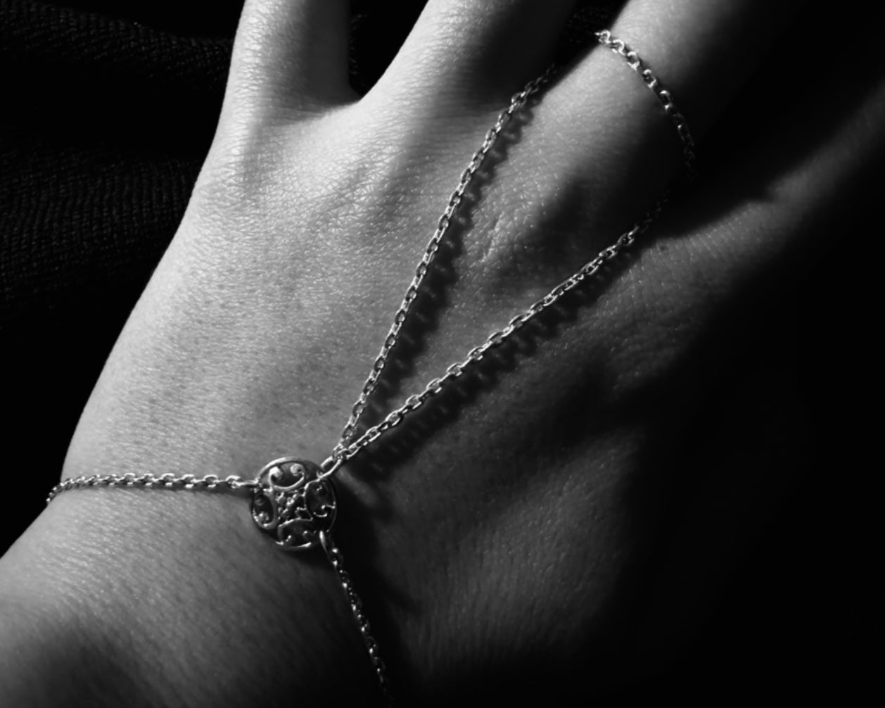 Small ornament thin hand chain