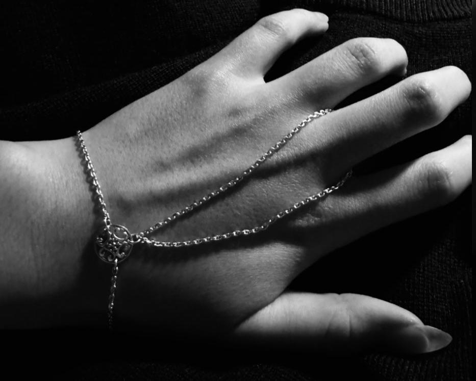 Small ornament thin hand chain