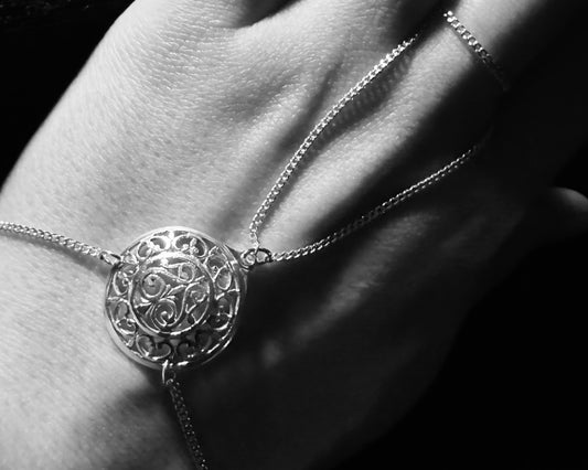 Large ornament hand chain