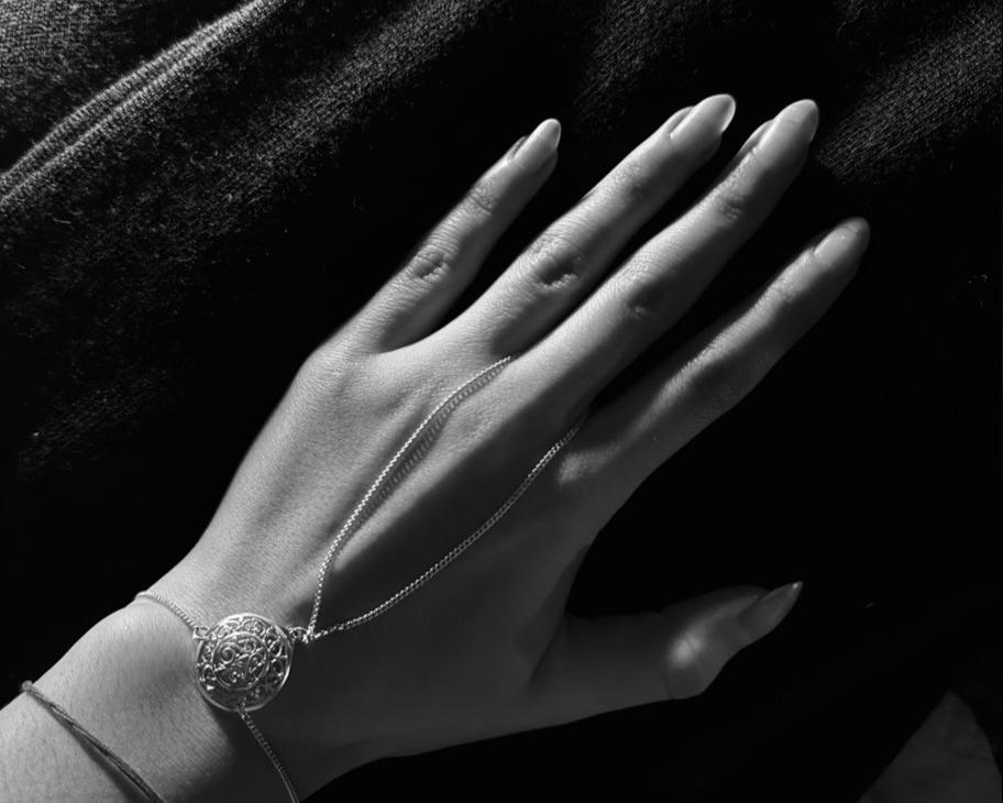 Large ornament hand chain