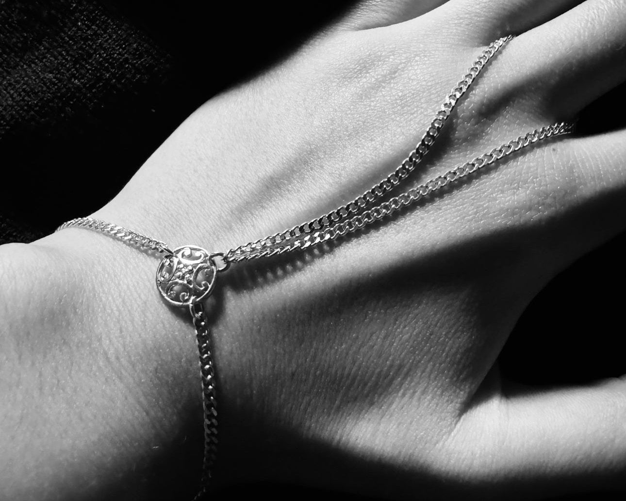 Small ornament thick hand chain