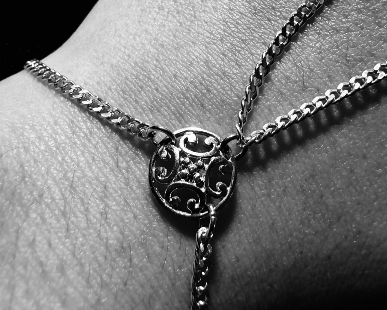 Small ornament thick hand chain